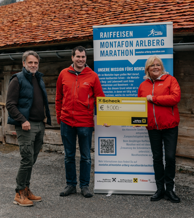 Schindeldach_Alpe-Gafluna_Scheckübgabe-MAM | © (c) Marie Rudigier / Montafon Tourismus Schindeldach_Alpe-Gafluna_Scheckübgabe-MAM | © (c) Marie Rudigier / Montafon Tourismus
